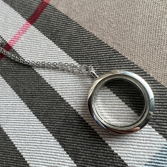 Silver Chain Necklace with Circular Pendant Jewelry Elegant Victorian Inspired - Picture 2 of 10